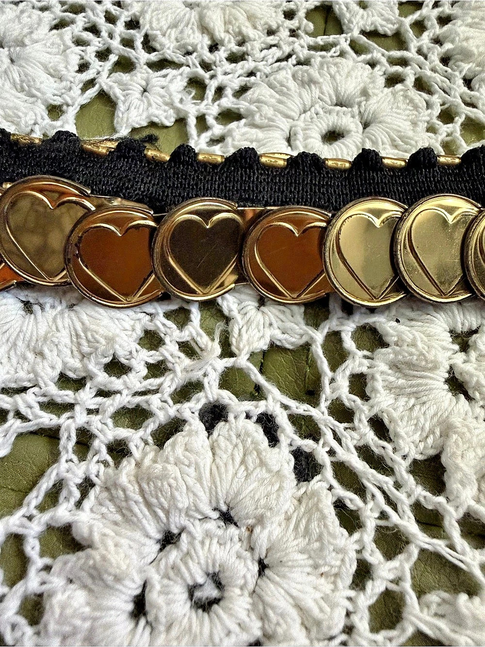 Vtg Heart Metal Hardware Belt in Black & Gold Stretchy OS